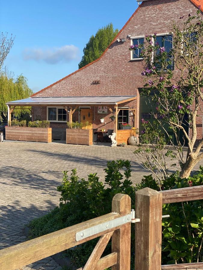 B&B Zaligheid Zwaluwe Esterno foto